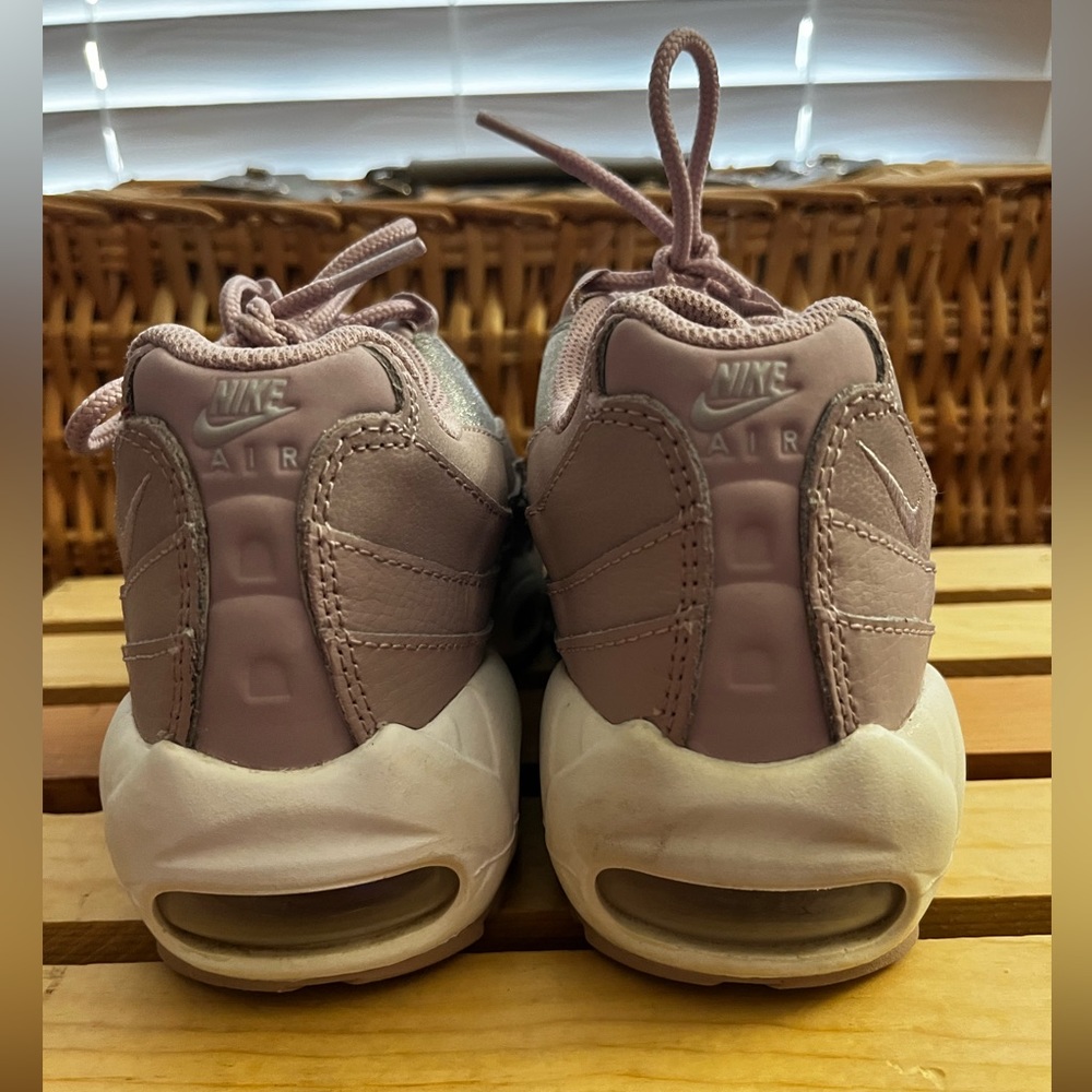 Nike Air Max 95! Gently Used. Size Women’s 6. - Picture 6 of 6
